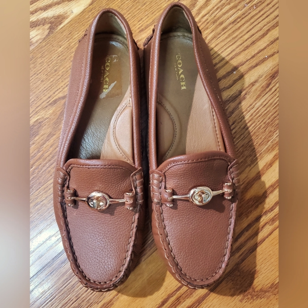 NWT Coach Arlene Turnlock Driver Moccasins Size 7B Taupe